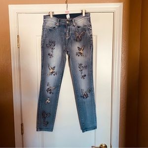 Venus boyfriend jeans size 4
